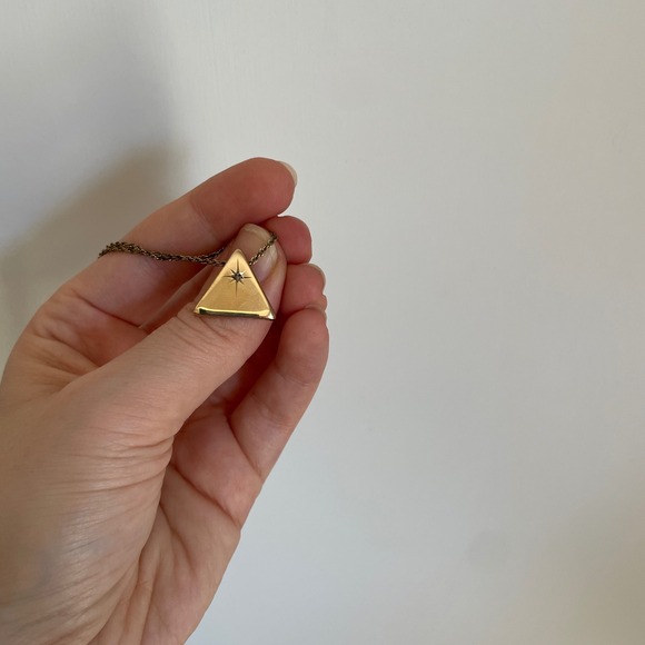 VINTAGE Gold Tone Triangle Pendant Necklace Starburst Charm Dainty Chain Jewelry - Picture 8 of 8
